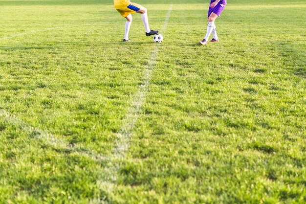 Concepto de fútbol de amateur con escena de partido