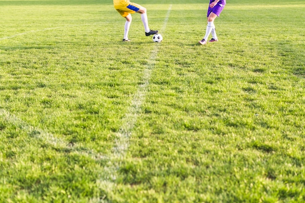 Concepto de fútbol de amateur con escena de partido