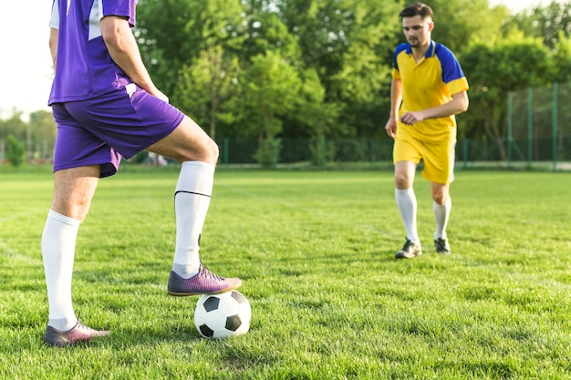 Concepto de fútbol de amateur con escena de partido