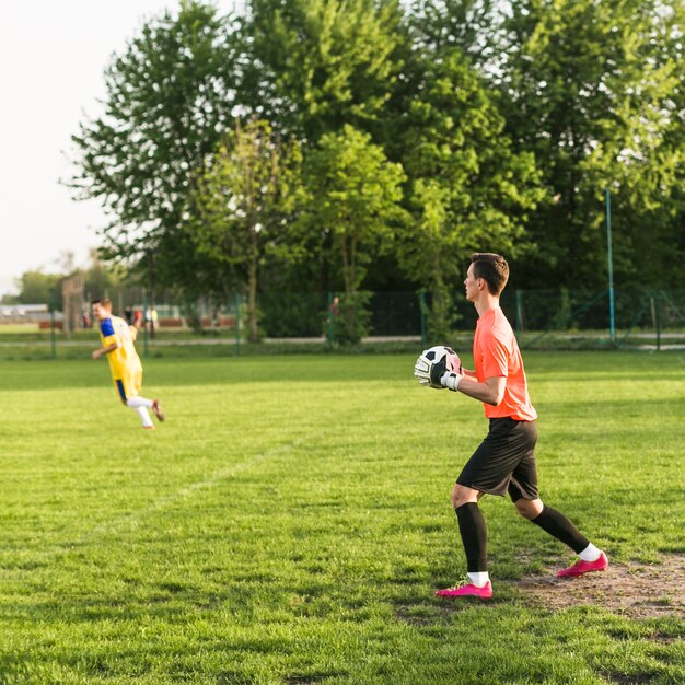 Concepto de fútbol de amateur con portero