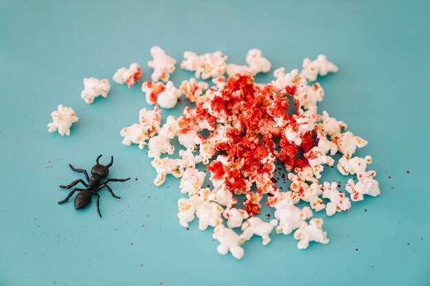 Concepto de halloween con palomitas sangrientas