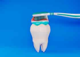 Foto gratuita concepto de higiene dental con fondo azul.