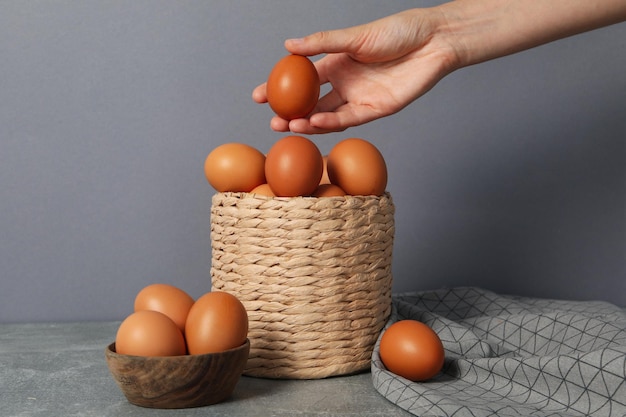 Foto gratuita concepto de huevos frescos y naturales de productos agrícolas.