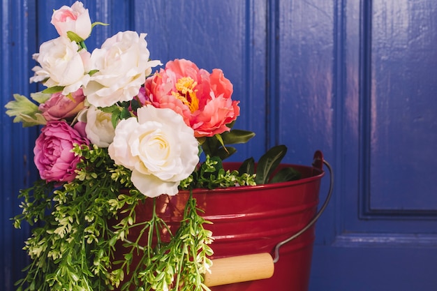 Concepto de jardinería con hermosas flores