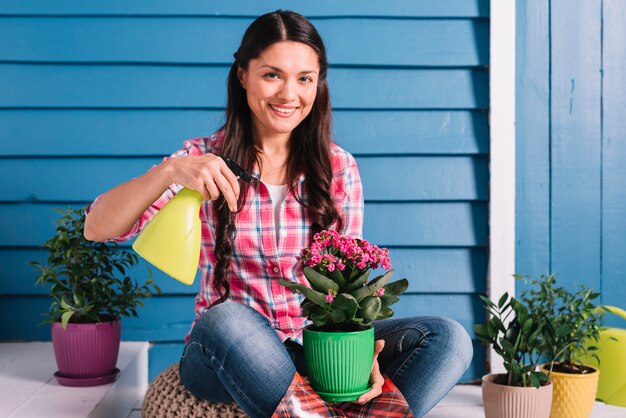 Concepto de jardinería con mujer