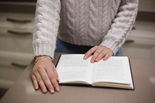 Foto gratuita concepto de literature con mujer