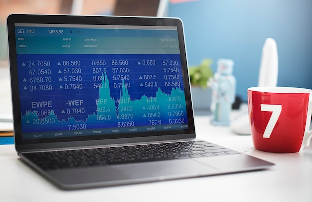 Foto gratuita concepto de lugar de trabajo de inversión de datos de bolsa