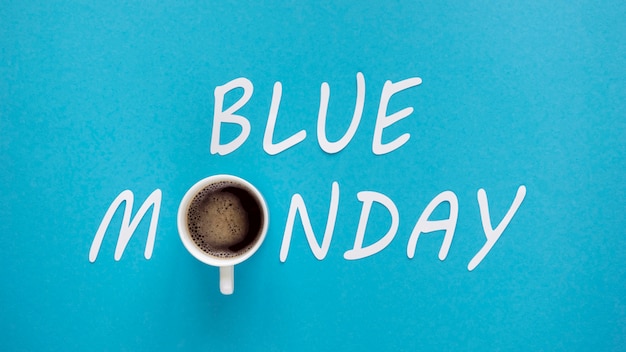 Foto gratuita concepto de lunes azul con taza de café