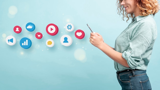 Concepto de marketing en redes sociales para marketing con aplicaciones.