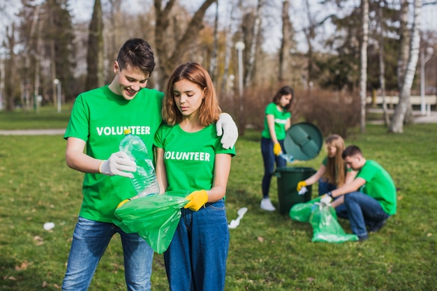 Concepto de medio ambiente y voluntarios