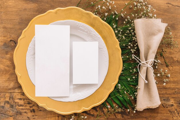 Concepto de menú de boda con plato