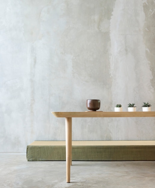 Concepto de minimalismo de mesa de habitación vacía