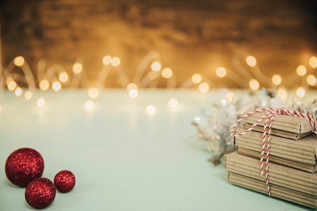 Foto gratuita concepto de navidad con bolsas y regalos