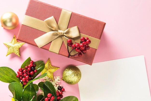 Concepto de navidad con caja de regalo