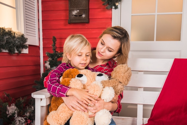 Concepto de navidad con madre e hija