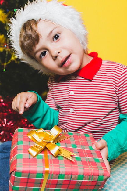 Concepto de navidad con niño