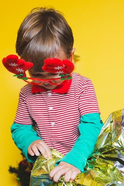 Concepto de navidad con niño