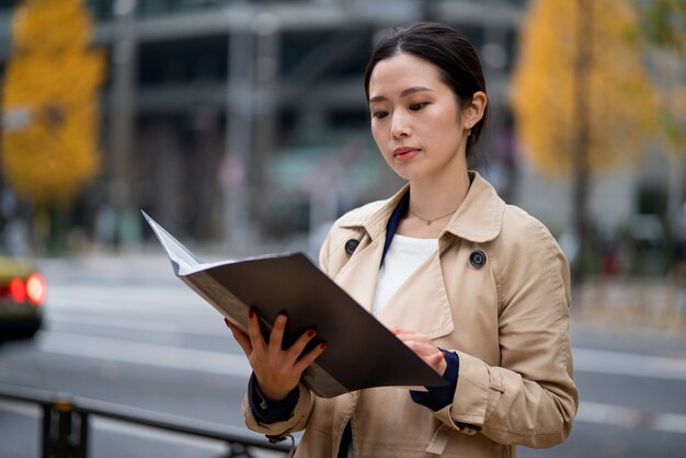 Concepto de negocio japonés con persona de negocios.