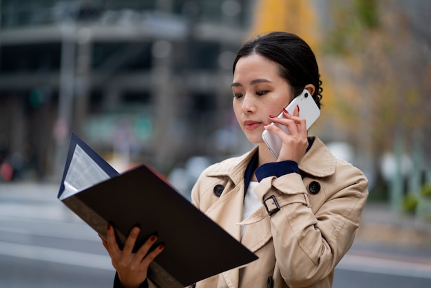 Concepto de negocio japonés con persona de negocios.