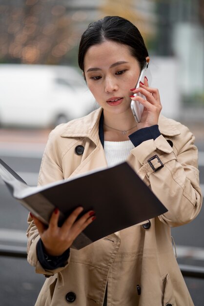 Concepto de negocio japonés con persona de negocios.