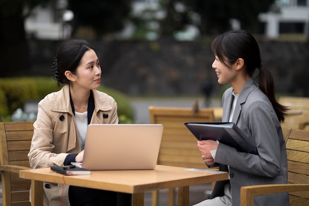 Concepto de negocio japonés con socios comerciales