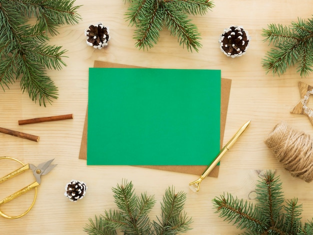 Concepto de Nochebuena en mesa de madera