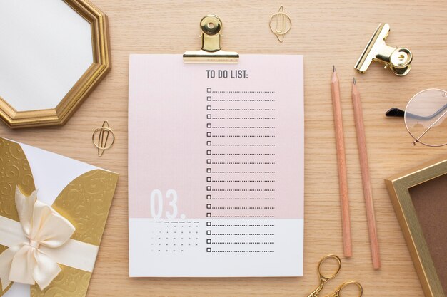 Concepto de organización del tiempo con vista superior de lista