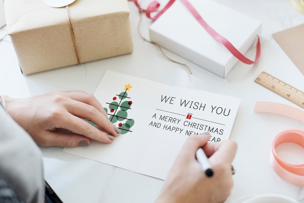 Foto gratuita concepto de oropel de celebración de árbol de navidad