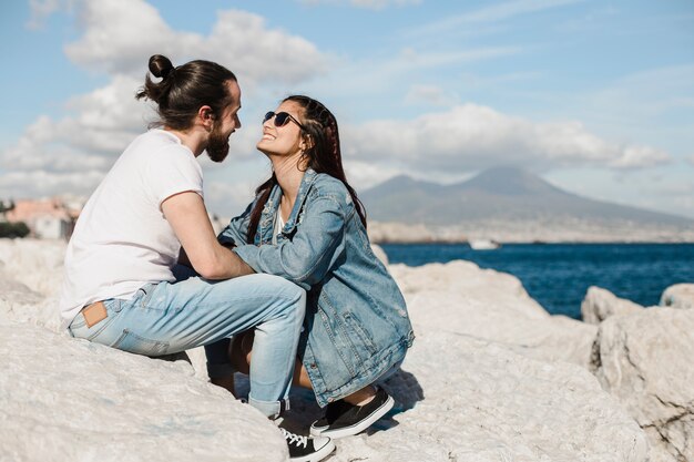 Concepto de pareja y verano