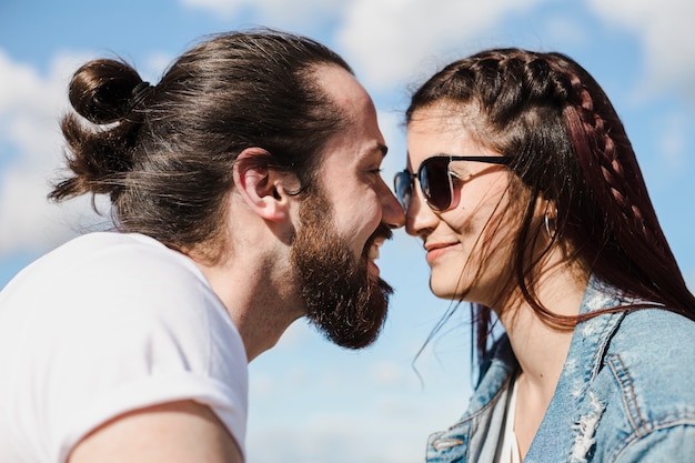 Concepto de pareja y verano