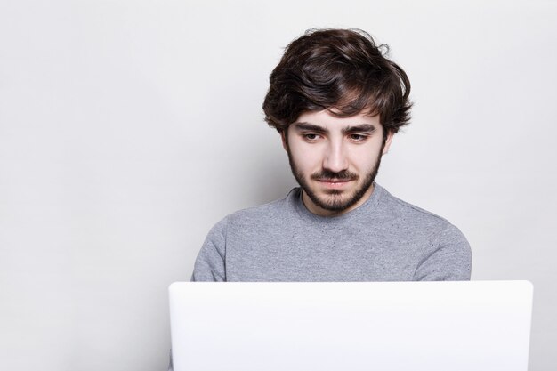Concepto de personas, tecnología y comunicación.