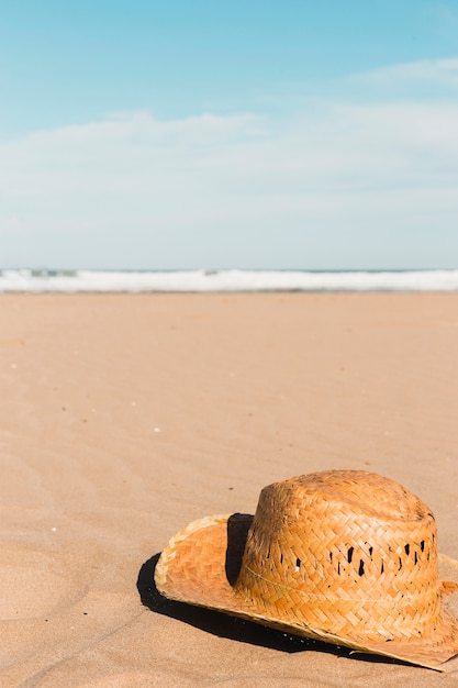 Concepto de playa con sombrero