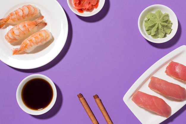 Foto gratuita concepto de primer día de sushi con salsa de soja