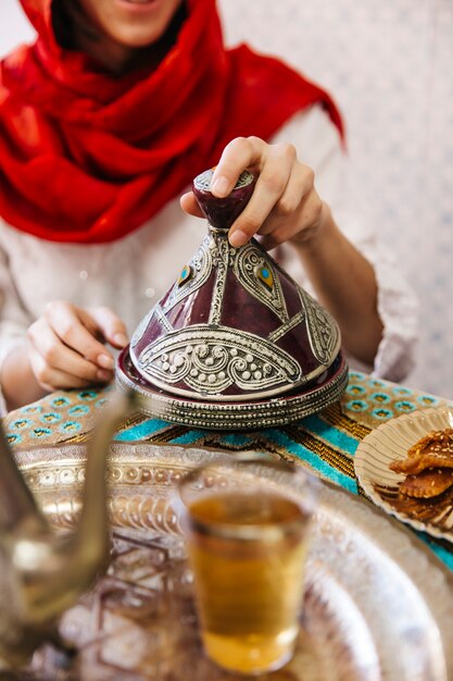 Concepto de ramadán con comida y bebida