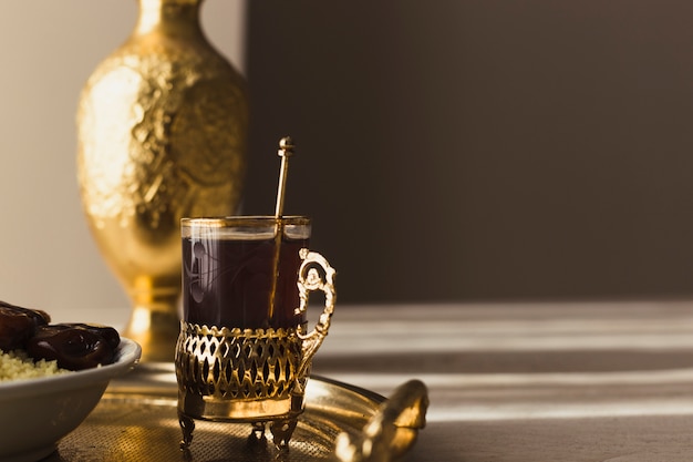 Concepto de ramadán con té