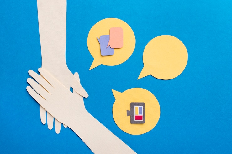 Foto gratuito concepto de redes sociales con forma de manos