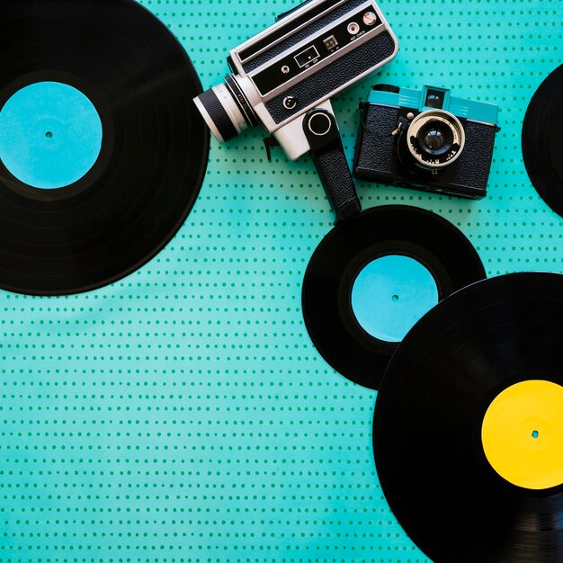 Concepto retro de música con video cámara