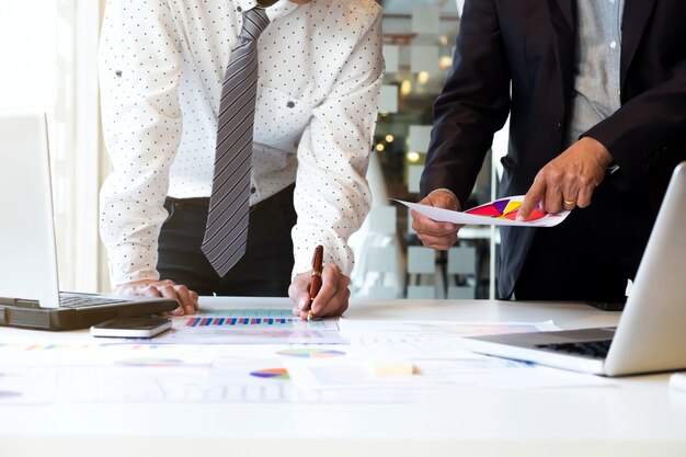 Concepto de la reunión del trabajo en equipo del asunto.