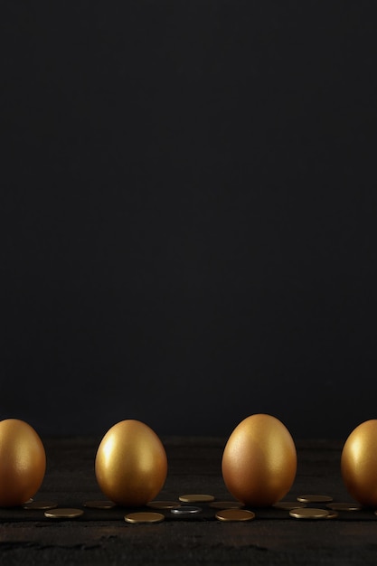 Foto gratuita concepto de riqueza y jubilación huevos de oro.