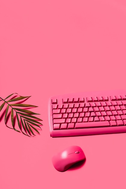 Foto gratuita concepto rosa de teclado