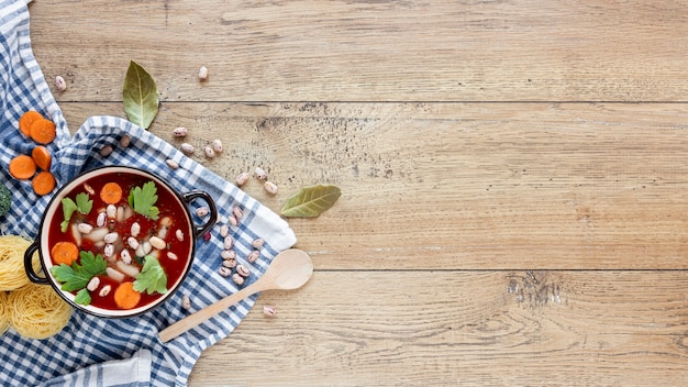 Concepto de sopa saludable comiendo y tela