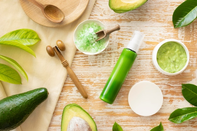 Concepto de spa de belleza y salud de productos de aguacate verde natural