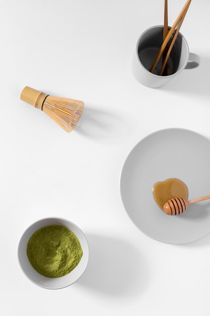 Concepto de té matcha vista superior sobre la mesa