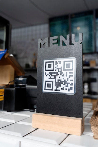 Foto gratuita concepto de tecnología con menú qr en restaurante.