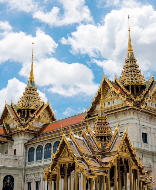 Concepto de templo budista de estilo tailandés