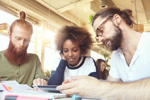 Concepto de trabajo en equipo y cooperación.