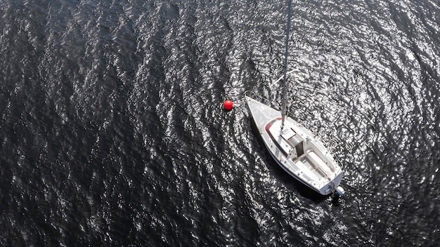 Concepto de transporte con barco