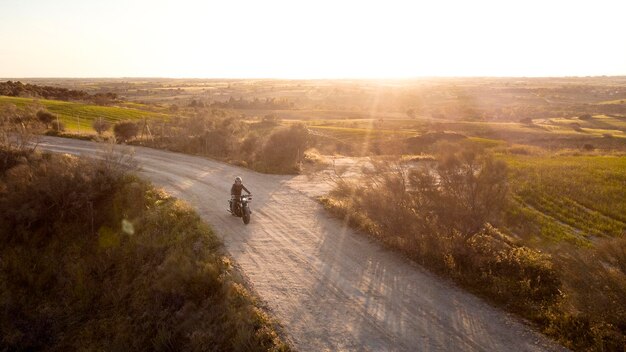 Concepto de transporte con moto