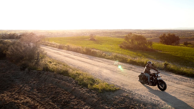 Concepto de transporte con moto