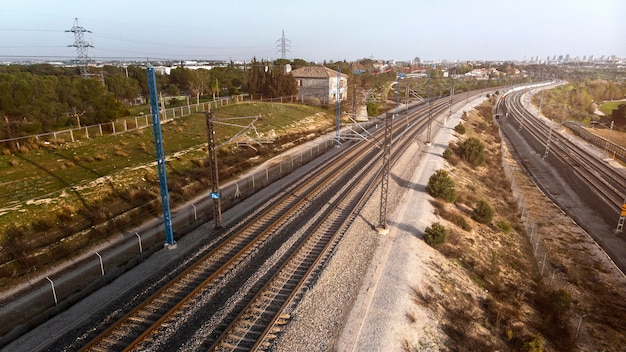 Concepto de transporte con vista aérea del ferrocarril.